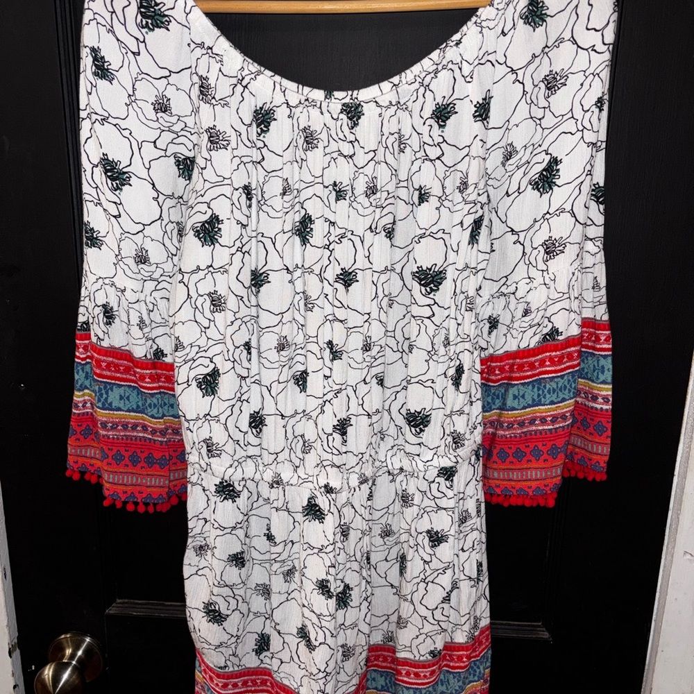 Mudd White Floral Print Women's Romper Shorts Size M Pompom 3/4 Sleeve Boho